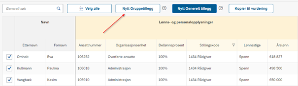 Bildet viser hvordan en først velger ansatte og deretter trykker på knappen Nytt gruppetillegg.