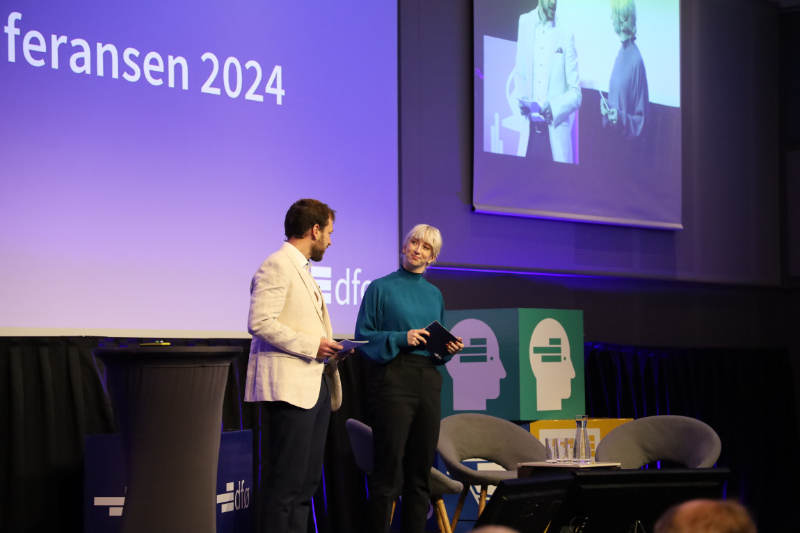 Konferansierene på Anskaffelseskonferansen 2024  